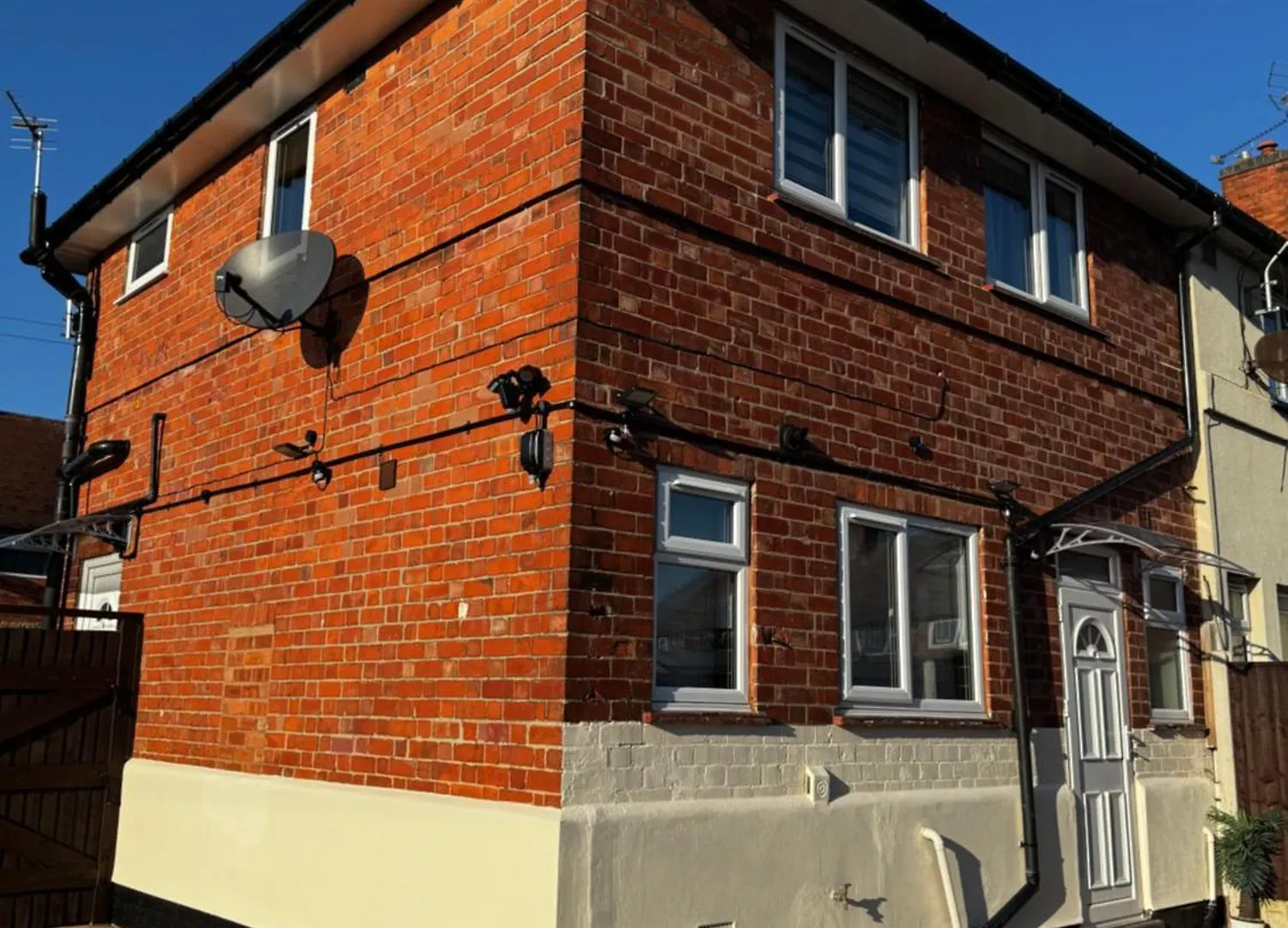 3Br, 6 X Free Off Street Parking, Cctv,Perfect For Business Trip & Families Holiday & Working Proffesional-Long Term,M1 J25-10Min ,Wi-Fi 500Mb,Netflix,Secure Huge Private Garden,Fully Equiped Kitchen,Few Local Shops- Peaceful & Convenient, Nottingham